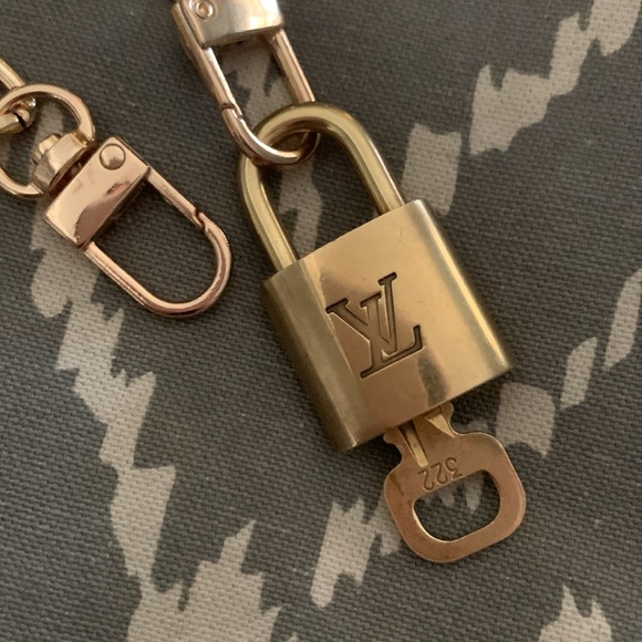 LV authentic Lock and key number (322) - Picture 2 of 7